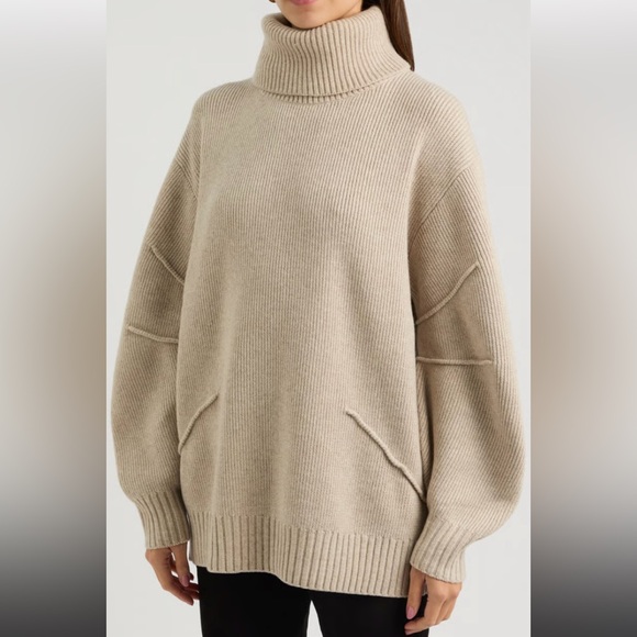 Helmut Lang Apex sweater
Apex Chunky Turtleneck in Oat Melange - Picture 1 of 8